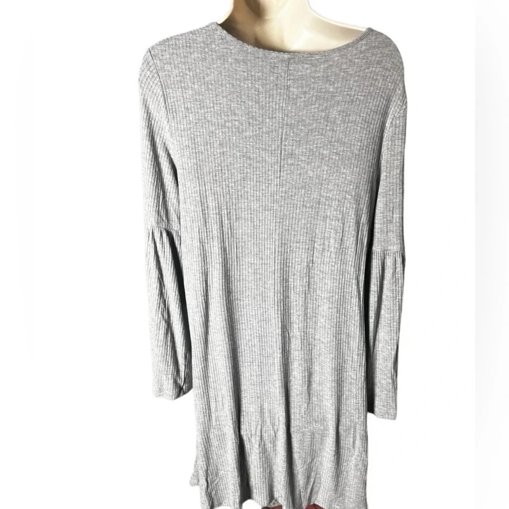 Chelsea & Theodore size medium casual tee dress with keyhole cutout size medium - Picture 4 of 5